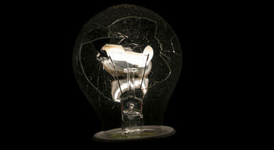 broken lightbulb ampoule cassée